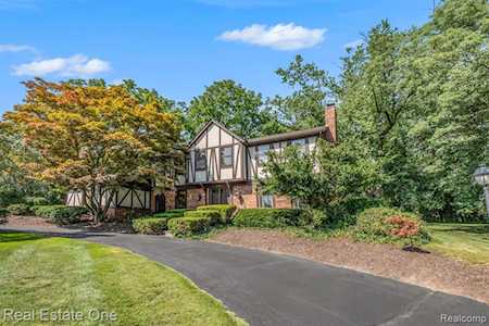 4120 Stoneleigh Rd Bloomfield Hills, MI 48302