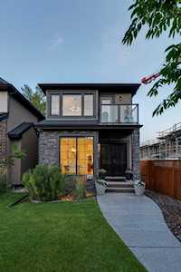 120 18A St NW Calgary, AB T2N 2G9