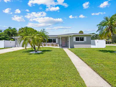 3998 11th St NE St. Petersburg, FL 33703