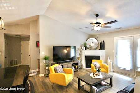 9500 Magnolia Ridge Dr #201 Louisville, KY 40291