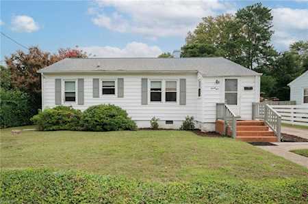 29 Twin Oaks Dr Hampton, VA 23666