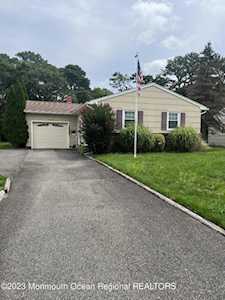 1011 E Edgebrook Dr Toms River, NJ 08757
