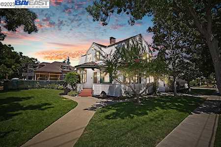 621 Saint Mary St Pleasanton, CA 94566