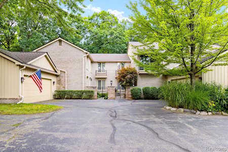 1405 Woodglen Lane Bloomfield Hills, MI 48304