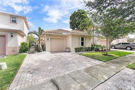 7547 NW 2nd Ct Plantation, FL 33317