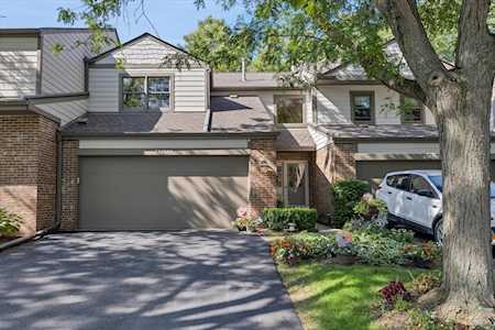 23W356 Pinehurst Ln Naperville, IL 60540