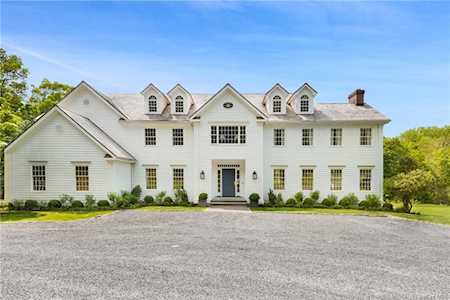 29 Threshing Rock Rd Pound Ridge, NY 10576