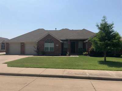 305 Castle Hill Drive Burleson, TX 76028
