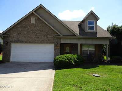 702 Kiefer Ln Maryville, TN 37804
