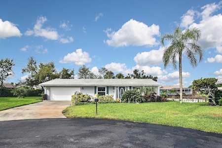 48 Oakwood Dr N Englewood, FL 34223