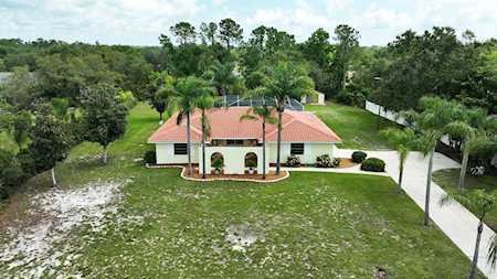 9437 Pinetree Dr Lake Wales, FL 33898