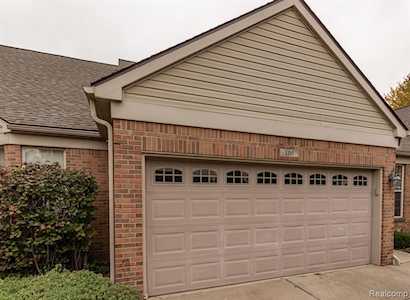 106 Carson Dr Westland, MI 48185