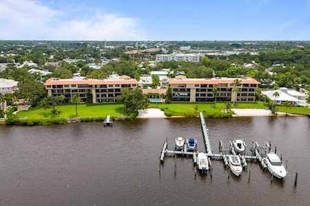 624 SW Saint Lucie Crescent #206 Stuart, FL 34994