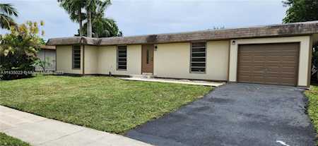 7904 NW 68th Ave Tamarac, FL 33321