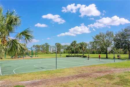 2404 Laurentina Ln Cape Coral, FL 33909