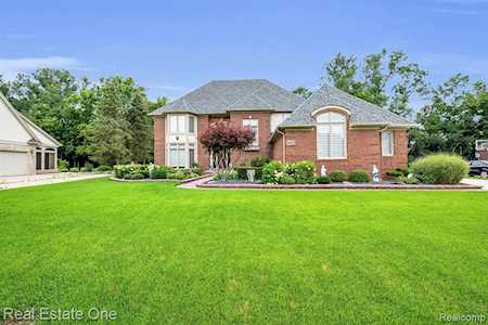 48272 River Way Dr Canton Twp, MI 48187