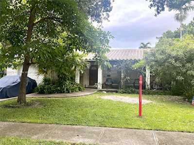 165 Sunset Way Miami Springs, FL 33166