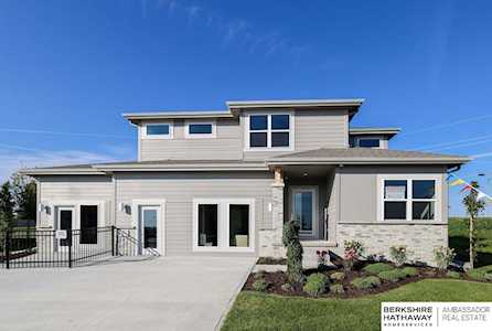 10518 S 113 St Papillion, NE 68046