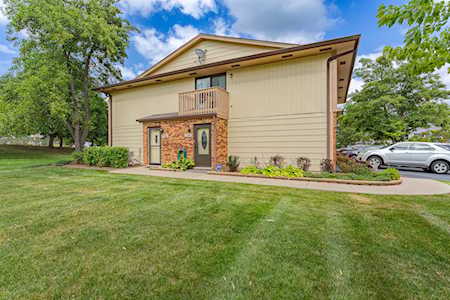 704 Whalom Ln #E13 Schaumburg, IL 60173