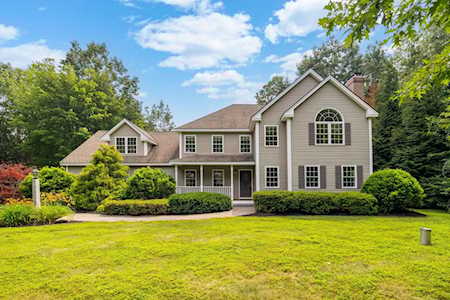 31 Shea's Dr Auburn, NH 03032