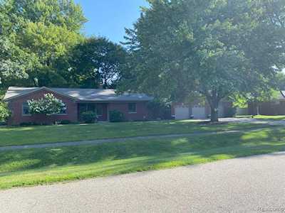 8930 Houghton Dr Sterling Heights, MI 48314