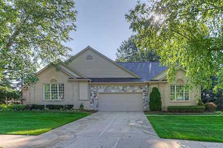 400 Wyngate Dr Rochester, MI 48307