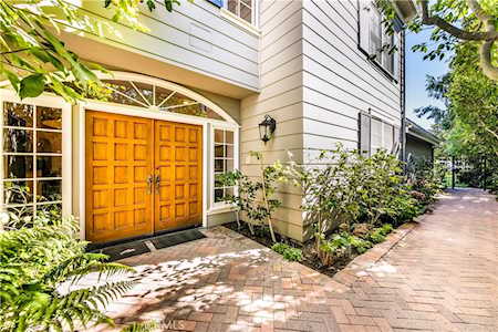 2086 Ridge Dr Brentwood, CA 90049