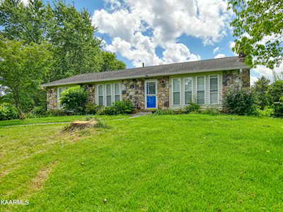 1313 Highland Park Dr Seymour, TN 37865