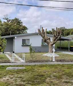 726 Phippen Waiters Rd Dania Beach, FL 33004