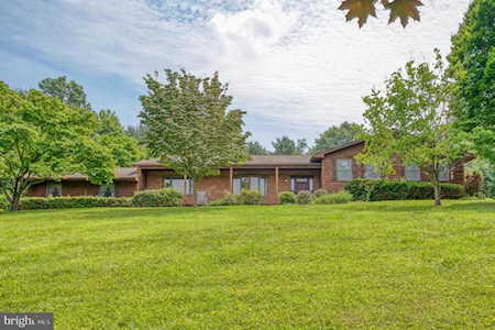 1 Windy Farms Ct Phoenix, MD 21131