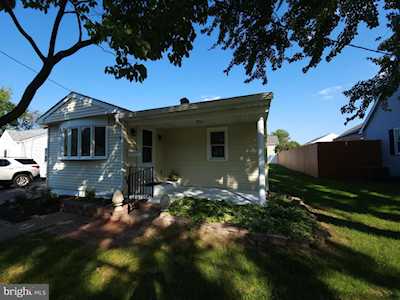 20 Hillview Ave New Castle, DE 19720