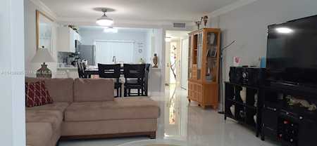 8040 Hampton Blvd #406 North Lauderdale, FL 33068
