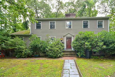 25 North Lake Dr Barrington, RI 02806
