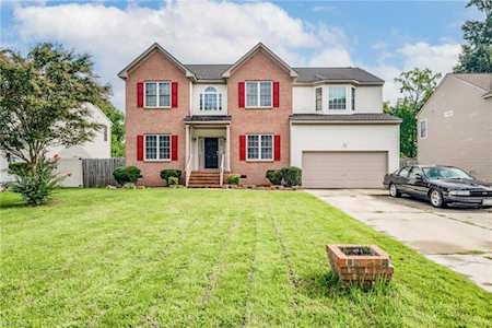 23 Thoroughbred Dr Hampton, VA 23666