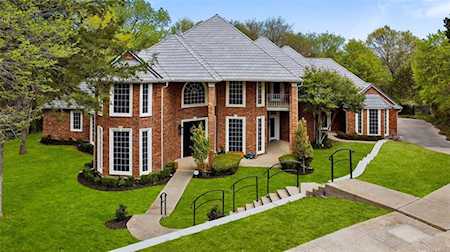 1228 Regents Park Court DeSoto, TX 75115
