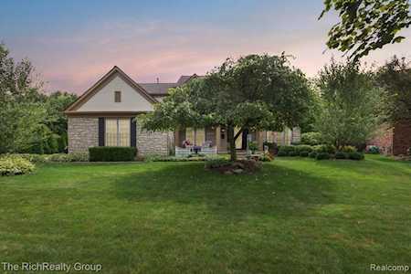 47905 Deer Trail Dr Canton Twp, MI 48187