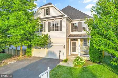 8967 Hanson Grove Ct Manassas, VA 20109