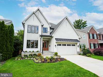 5615 26th St N Arlington, VA 22207