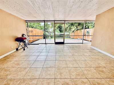 353 Sunshine Dr Coconut Creek, FL 33066