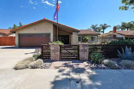 9461 Calle Del Lago Santee, CA 92071