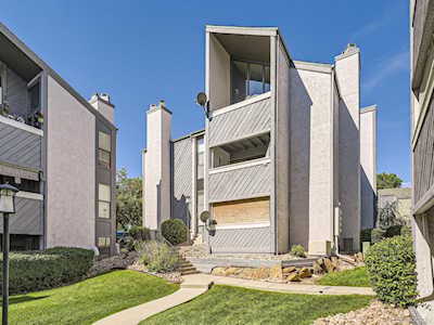 9817 E Peakview Ave Englewood, CO 80111