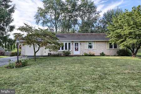 17 E Countryside Dr Boiling Springs, PA 17007