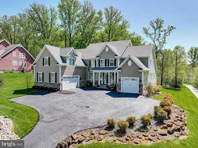 307 Bonheur Ave Gambrills, MD 21054
