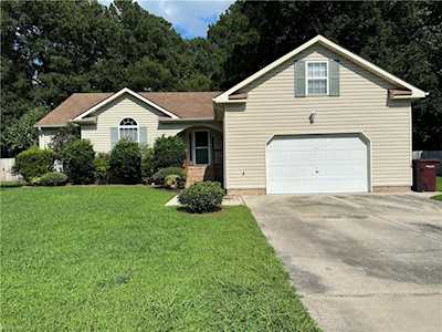 729 Oak Manor Dr Chesapeake, VA 23323