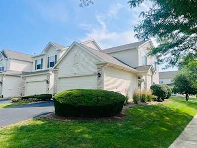 1706 Fredericksburg Ln Aurora, IL 60503