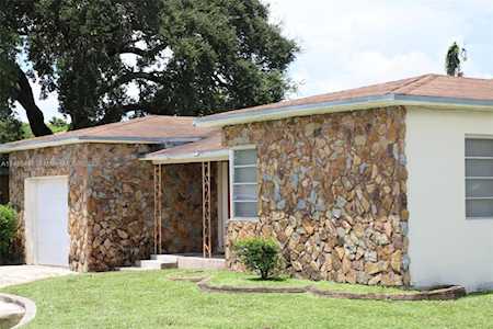 4601 SW 28th St West Park, FL 33023