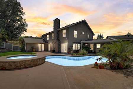 11710 Shadowglen Rd El Cajon, CA 92020