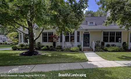 36 Thornbrooke Dr Shrewsbury Boro, NJ 07702