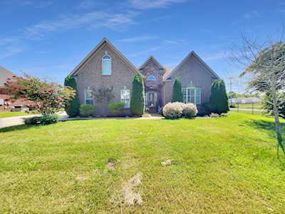 3431 Shady Forest Dr Murfreesboro, TN 37128