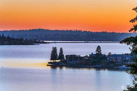 9537 NE Lake Washington Blvd Bellevue, WA 98004